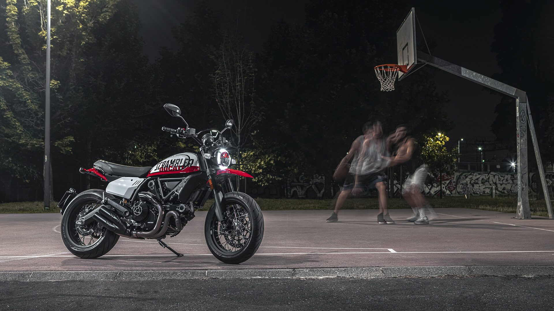 scrambler-ducati-urban-motard-dynamic-gallery-08